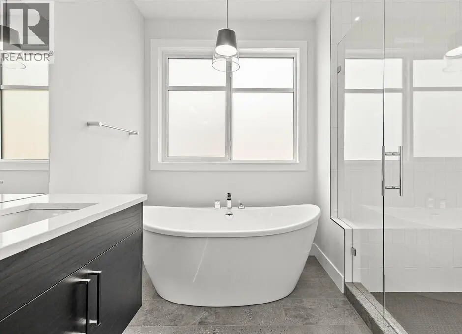 1221 Lone Pine Drive. Kelowna, British Columbia