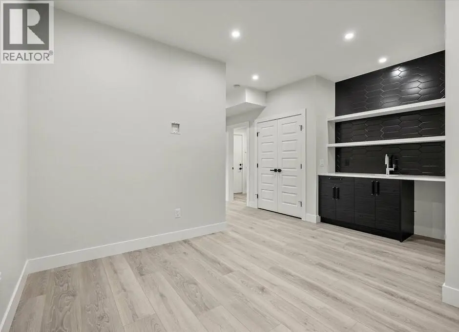 1221 Lone Pine Drive. Kelowna, British Columbia