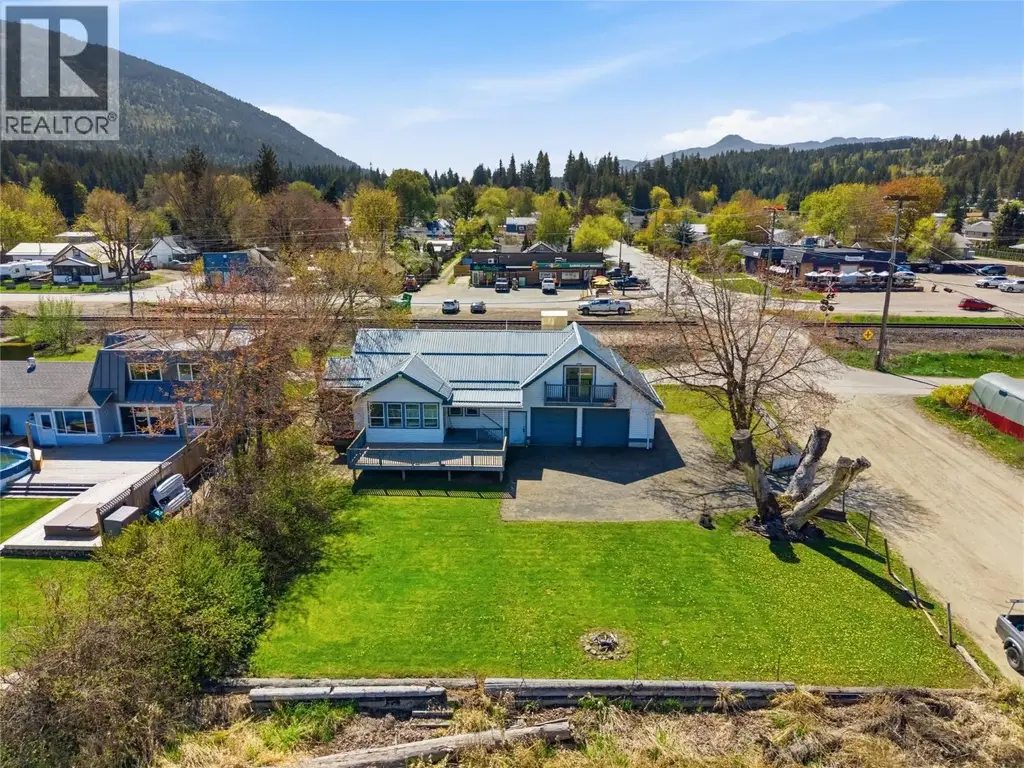 5041 75 Avenue Ne, Salmon Arm