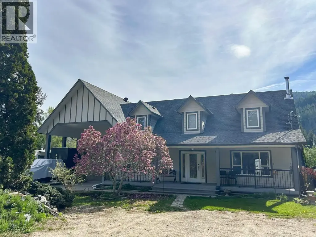 401 Gillis Avenue, Sicamous