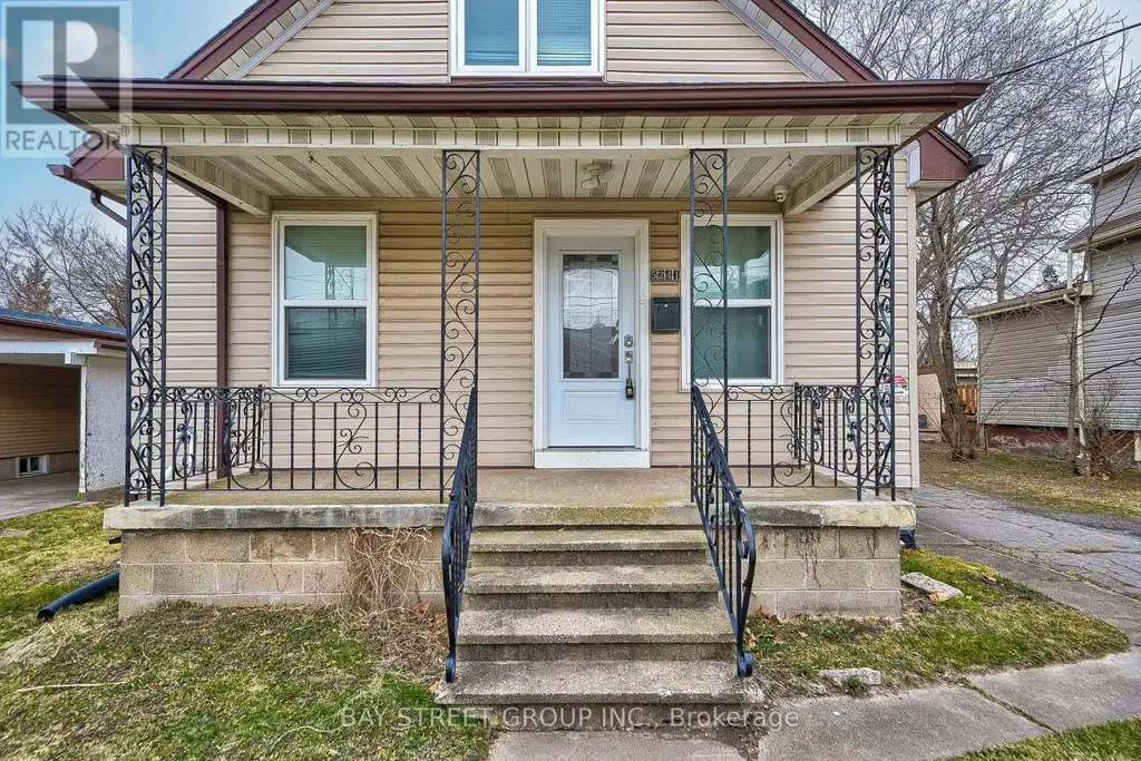 5241 Kitchener Street, Niagara Falls (Clifton Hill)