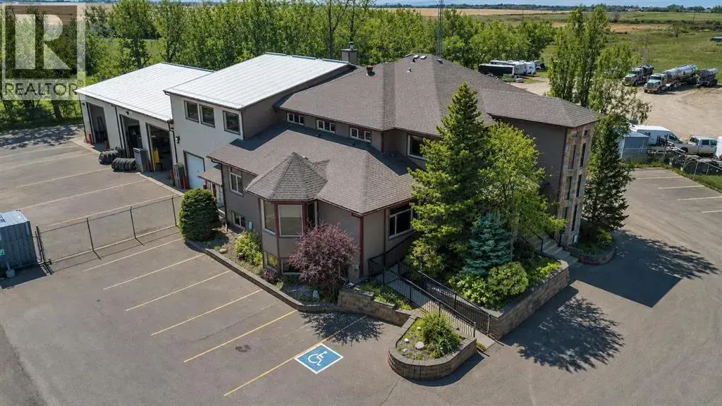 114 & 118 Canal Garden, Strathmore