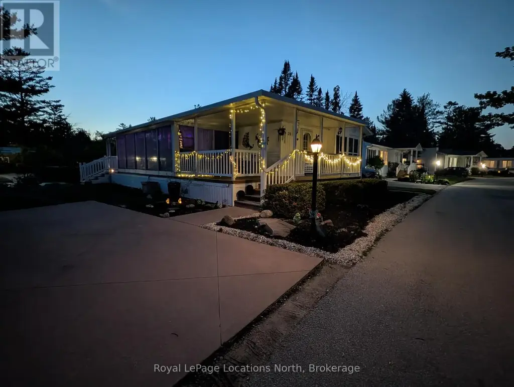 20 Topaz Street W, Wasaga Beach