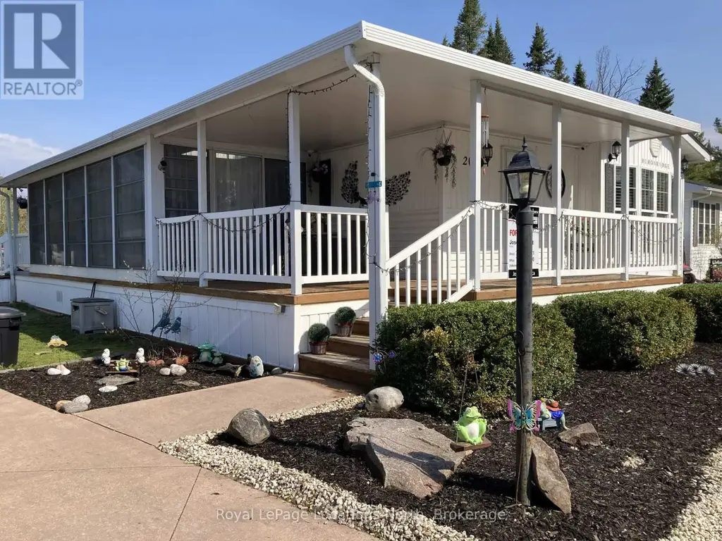 20 Topaz Street W, Wasaga Beach