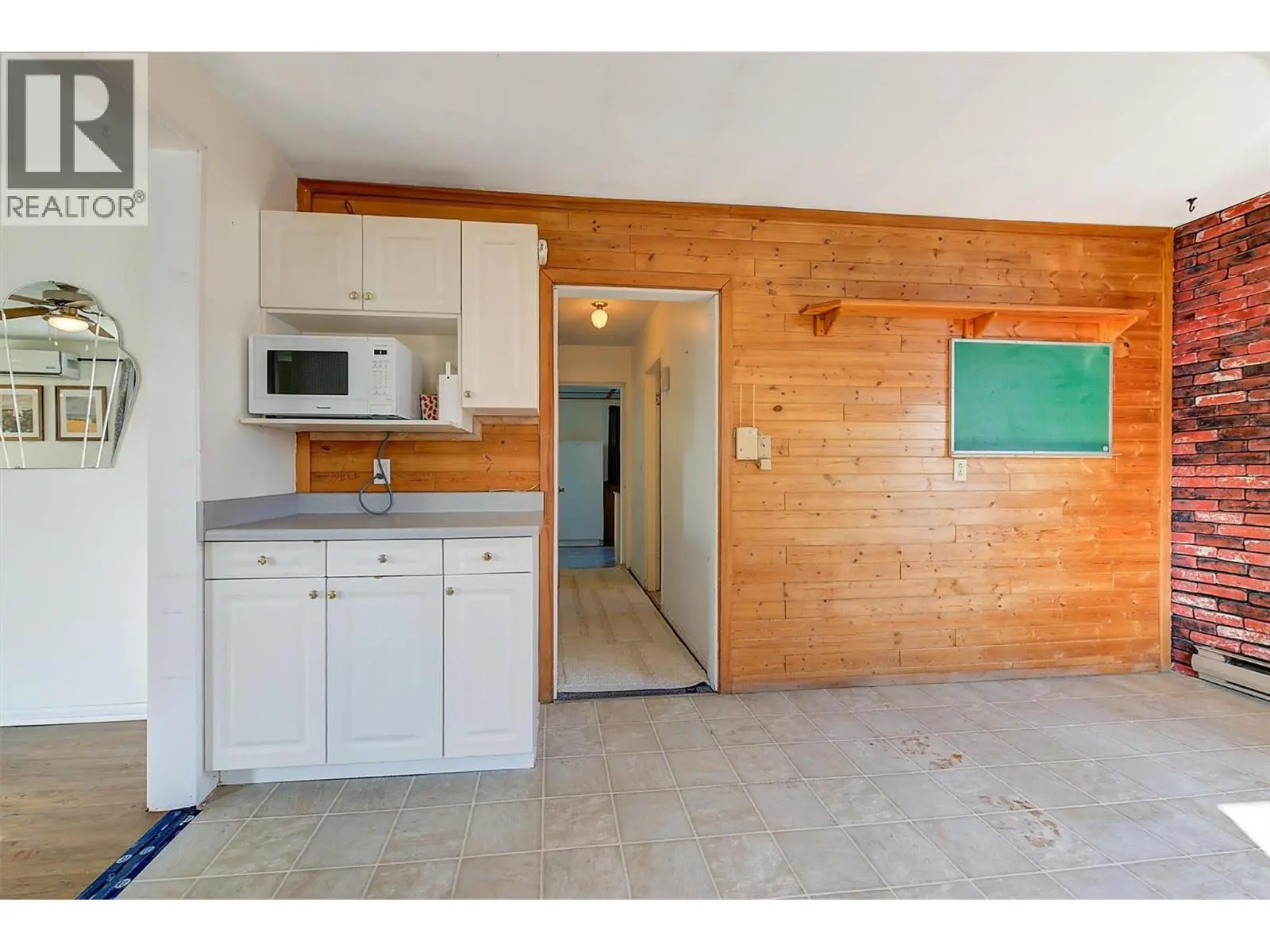 1060 Tataryn Road. Kelowna, British Columbia