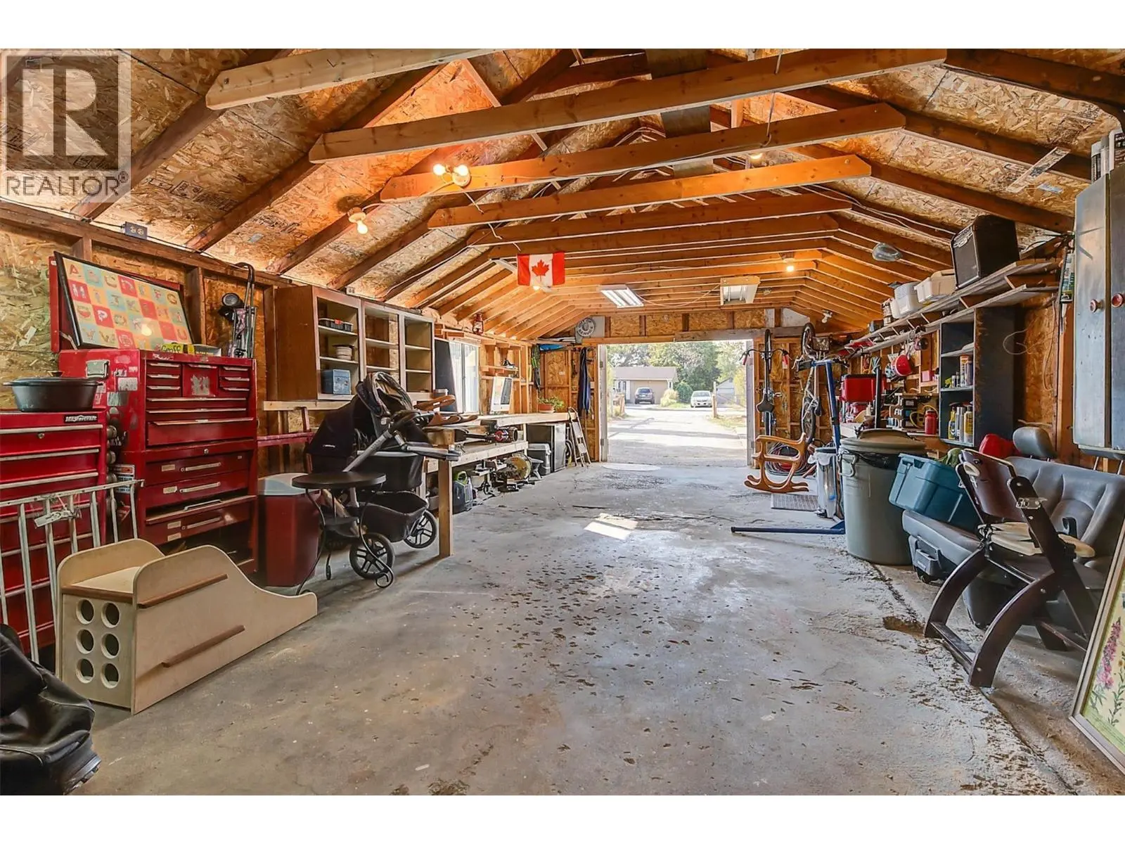 1060 Tataryn Road. Kelowna, British Columbia
