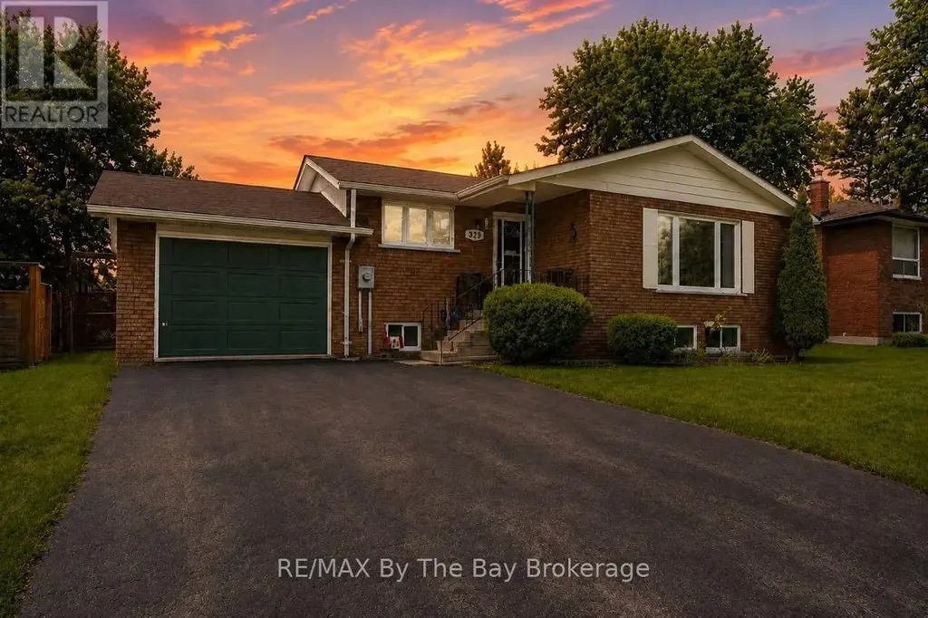 229 Datas Drive E, Clearview (Stayner)