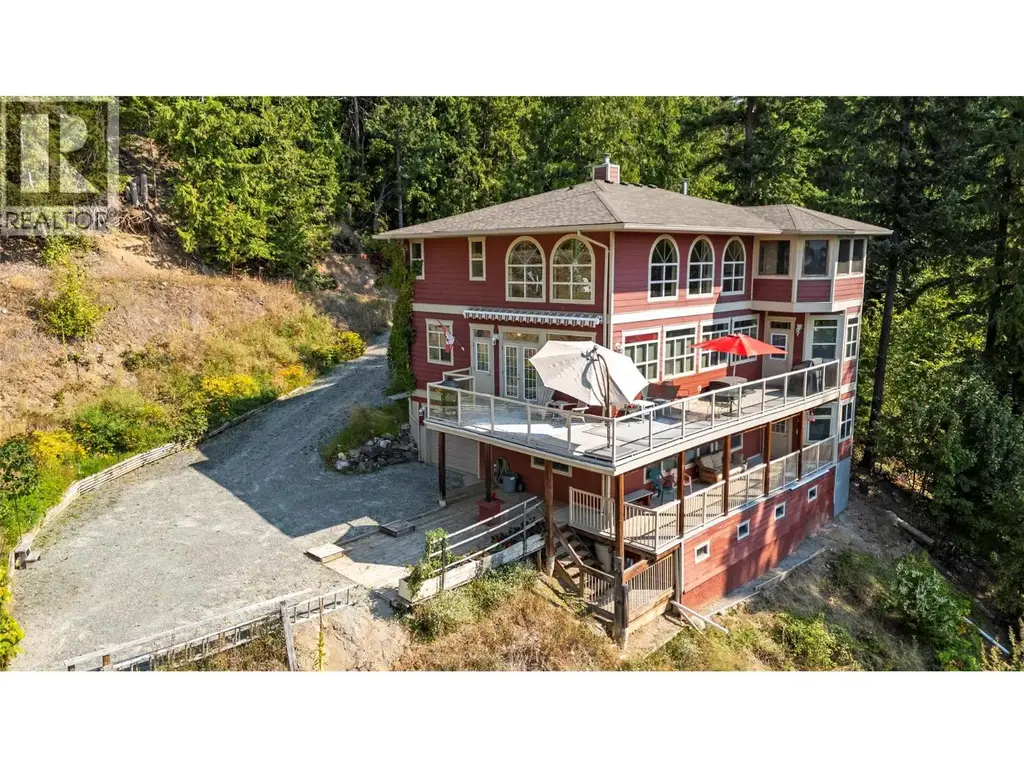 7666 Lichen Road, Anglemont
