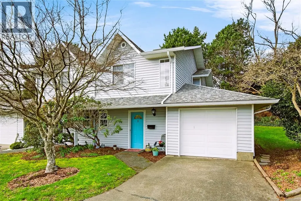 8 2200 Manor Dr, Comox