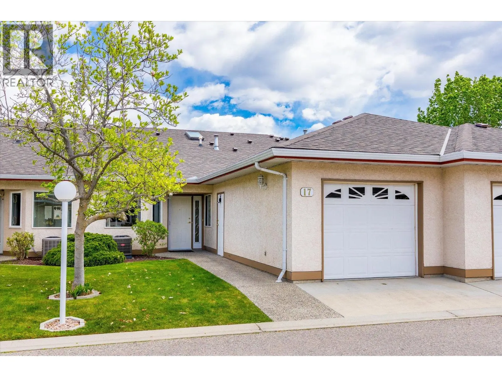 1874 Parkview Crescent Unit# 17. Kelowna, British Columbia