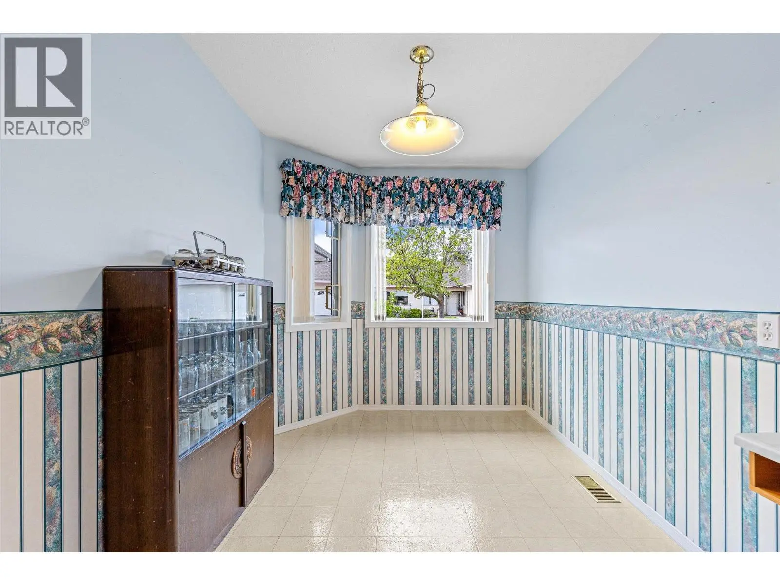 1874 Parkview Crescent Unit# 17. Kelowna, British Columbia