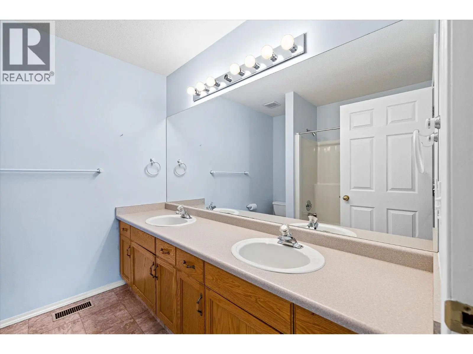 1874 Parkview Crescent Unit# 17. Kelowna, British Columbia
