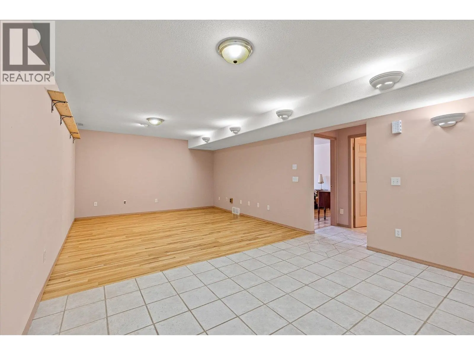 1874 Parkview Crescent Unit# 17. Kelowna, British Columbia