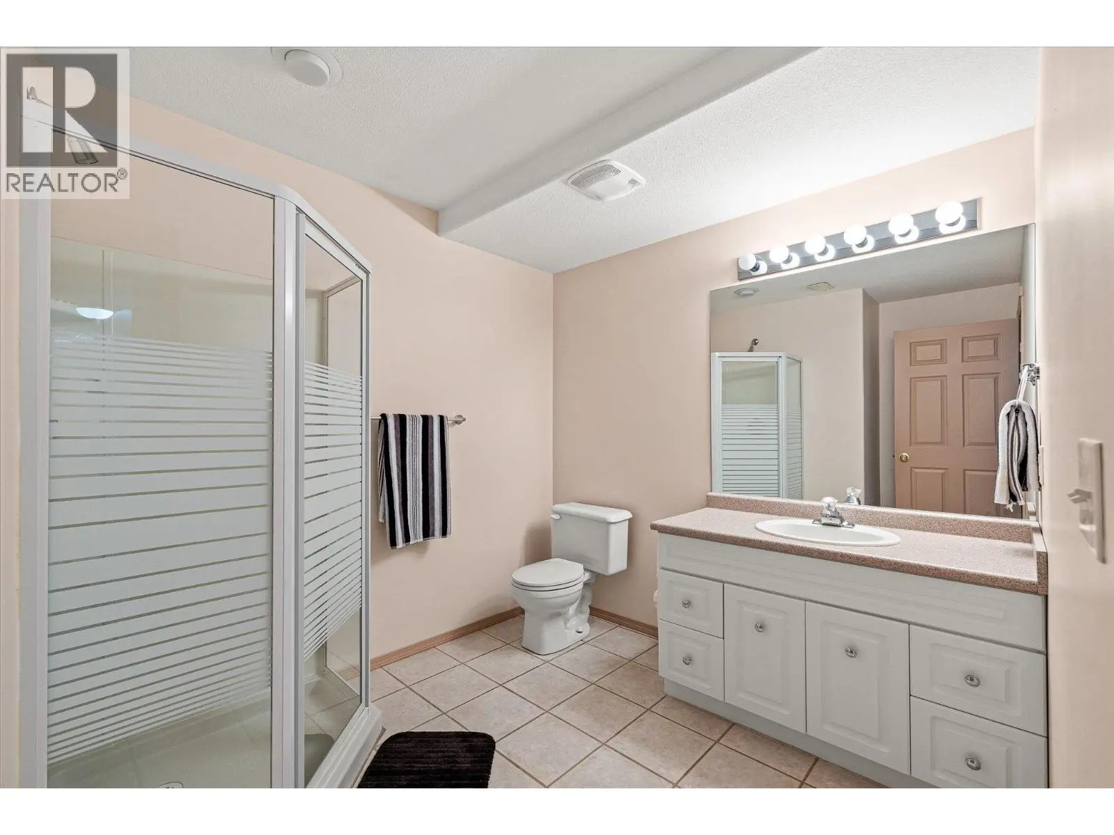 1874 Parkview Crescent Unit# 17. Kelowna, British Columbia