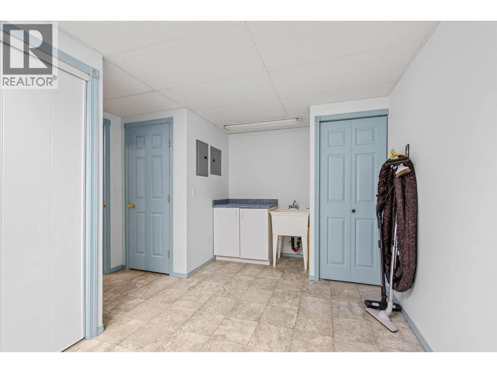 1874 Parkview Crescent Unit# 17. Kelowna, British Columbia