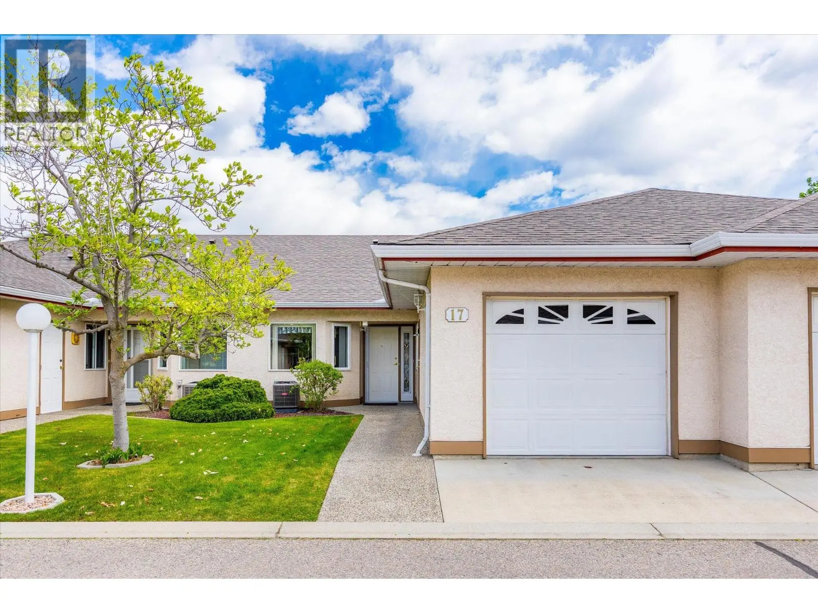 1874 Parkview Crescent Unit# 17. Kelowna, British Columbia