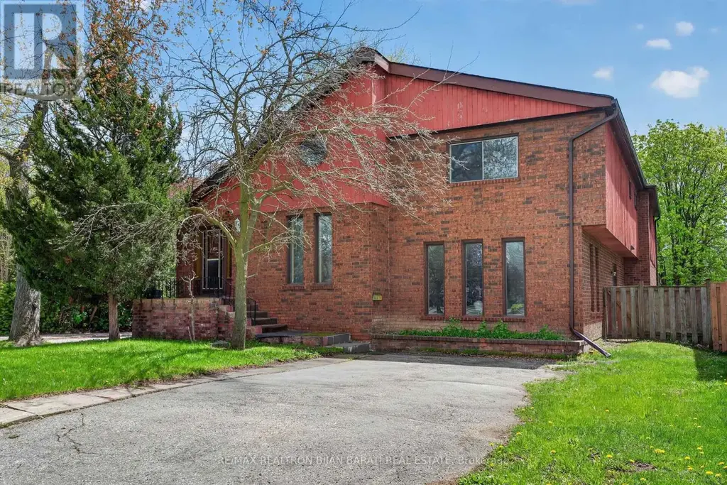 309 Hillcrest Avenue, Toronto (Willowdale East)