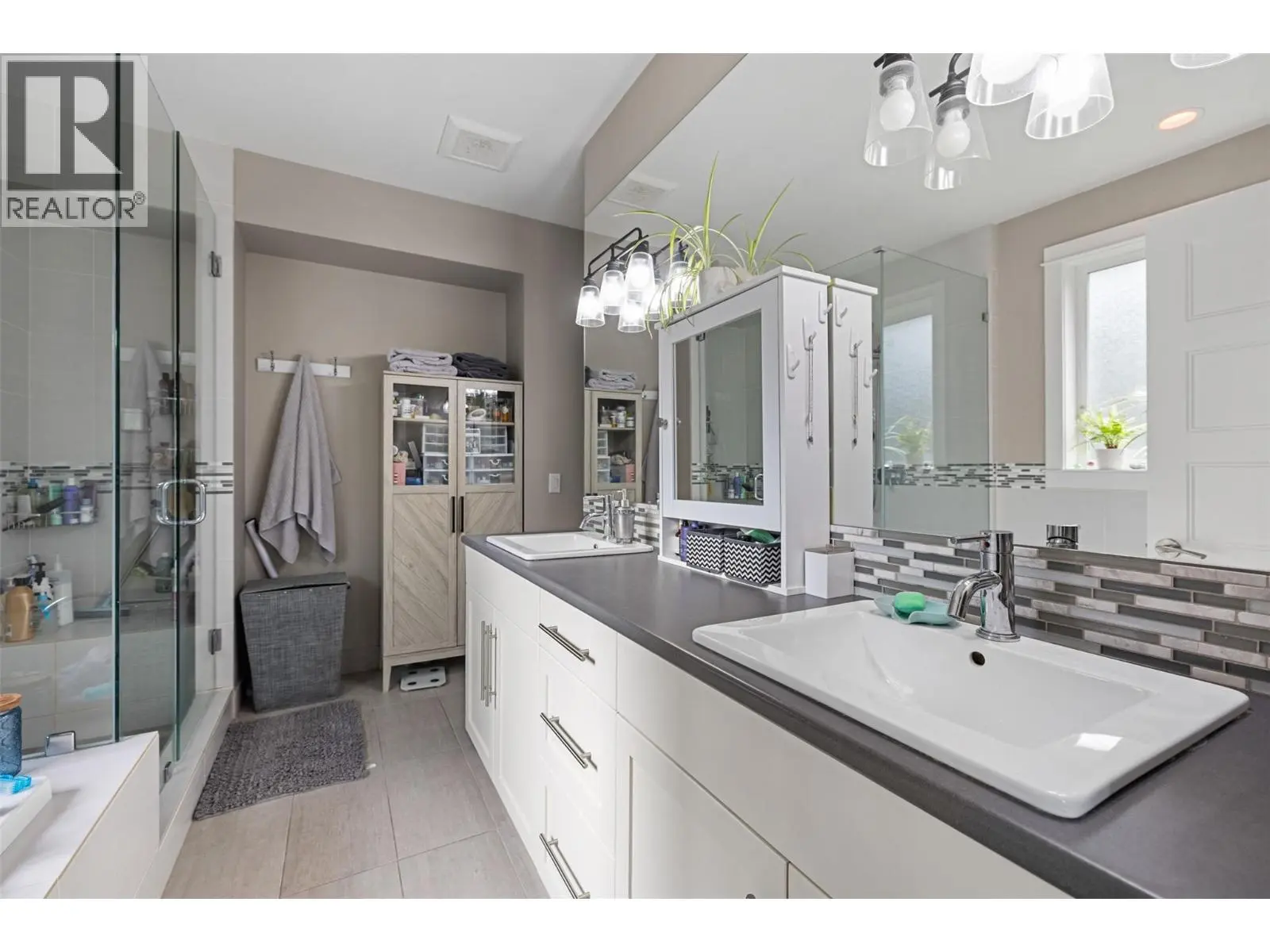 13272 Shoreline Drive. Lake Country, British Columbia