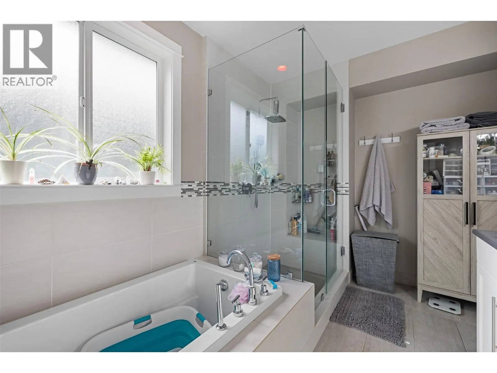 13272 Shoreline Drive. Lake Country, British Columbia