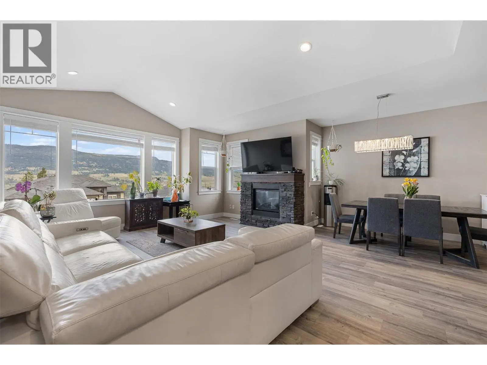 13272 Shoreline Drive. Lake Country, British Columbia