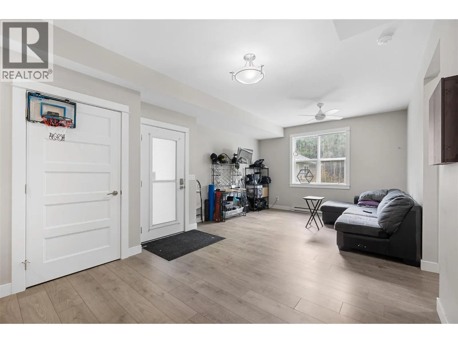 13272 Shoreline Drive. Lake Country, British Columbia