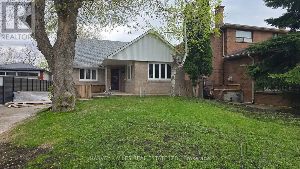 Upper - 279 Cornelius Parkway, Toronto (Downsview-Roding-CFB)