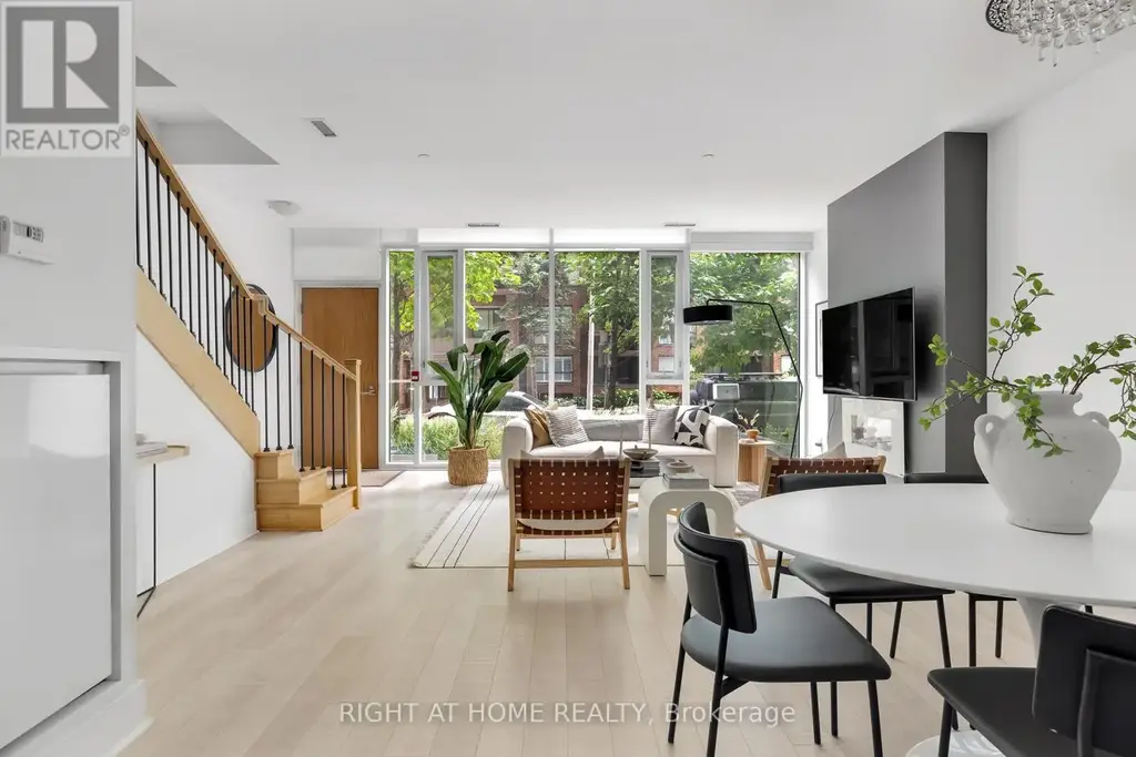 Th 101 - 32 Davenport Road, Toronto (Annex)