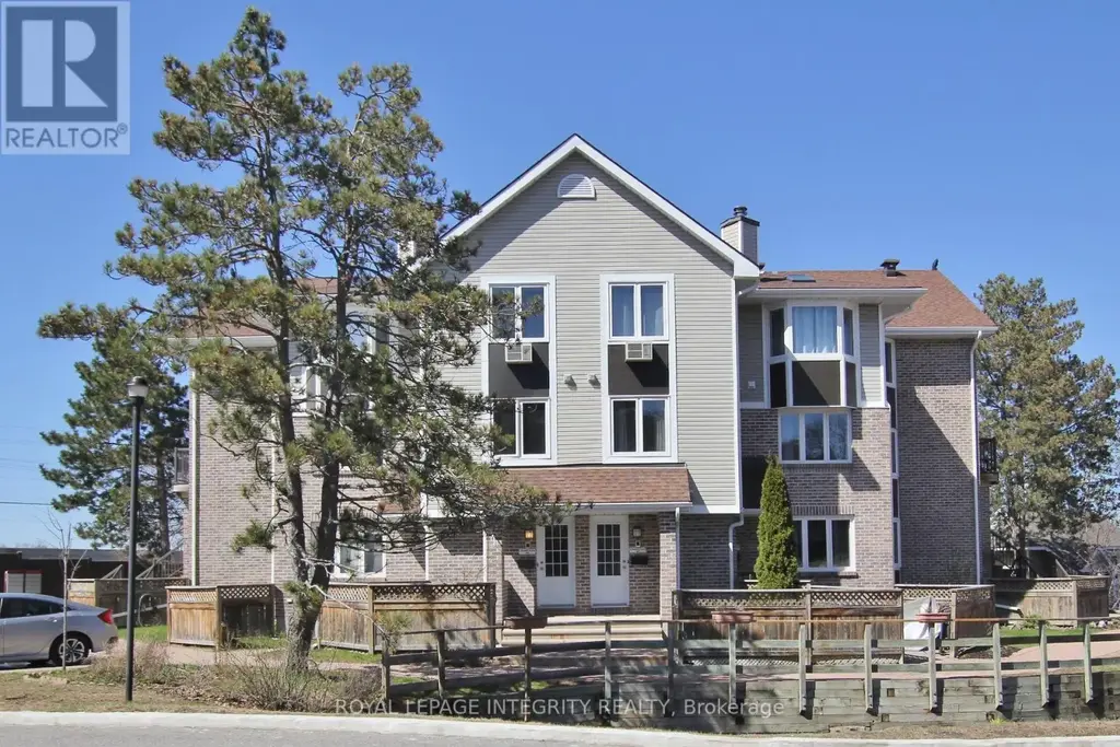 10 - 3 Stonebank Crescent, Ottawa