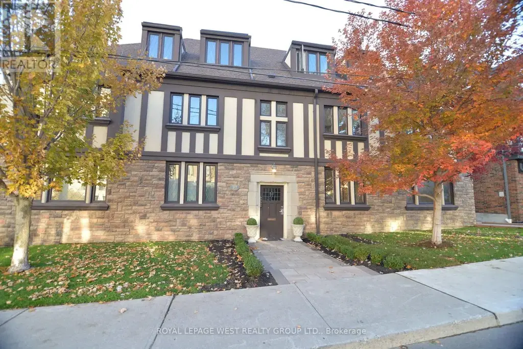 27 Mossom Road W, Toronto (High Park-Swansea)