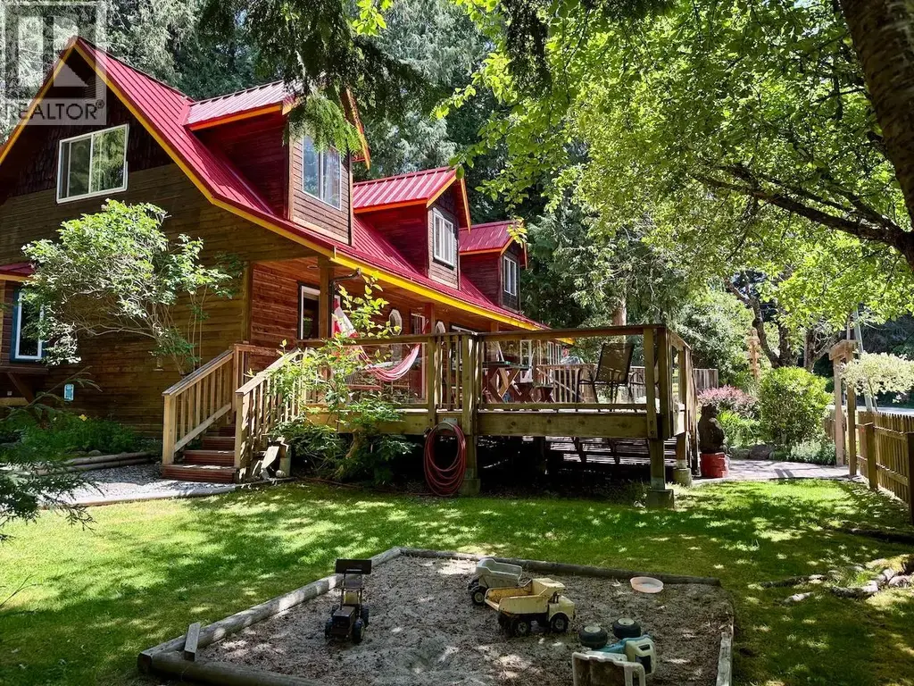 1261 Roberts Creek Road, Roberts Creek