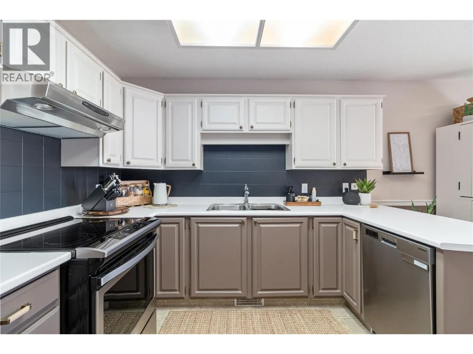 1886 Parkview Crescent Unit# 3. Kelowna, British Columbia