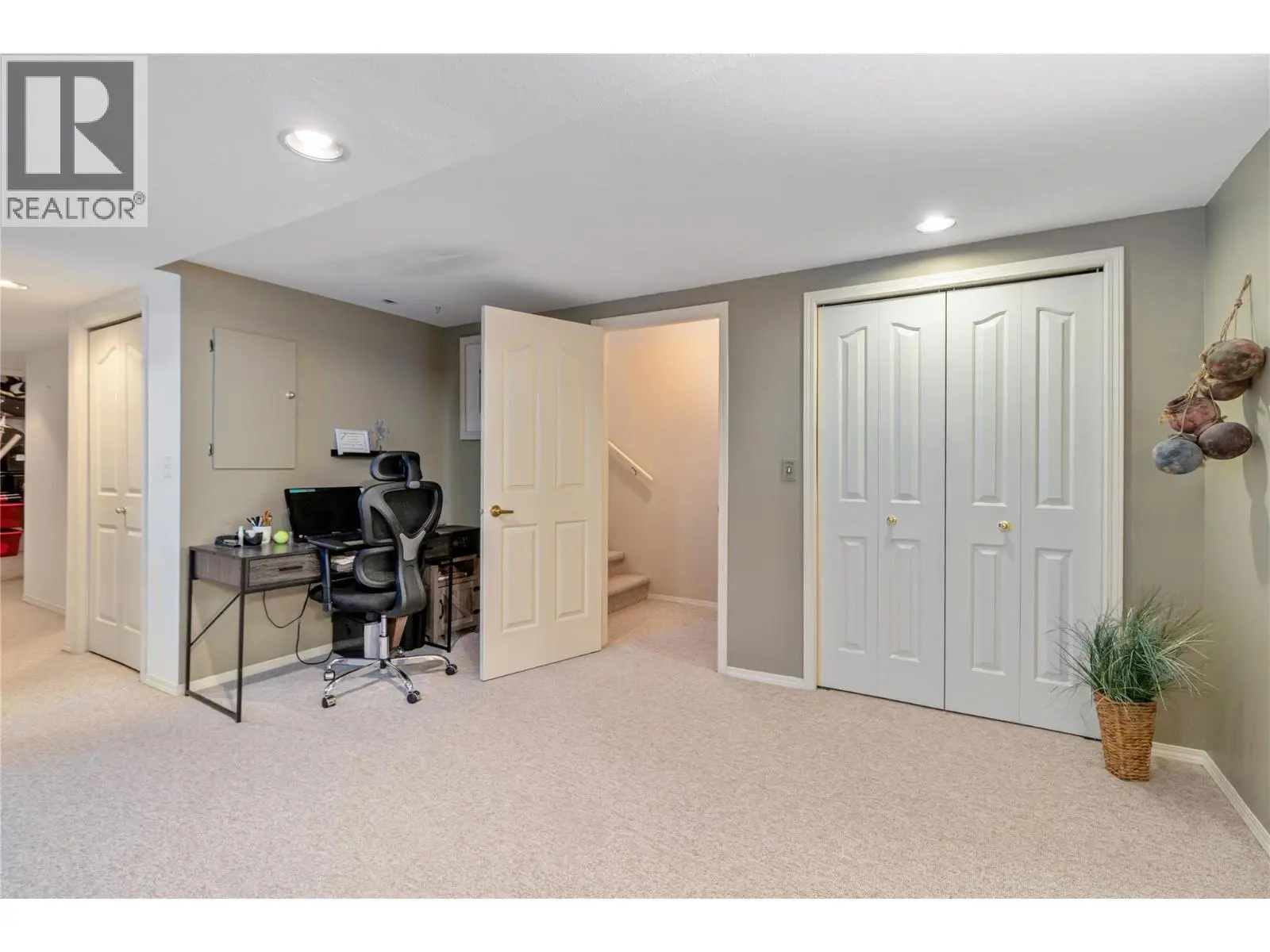 1886 Parkview Crescent Unit# 3. Kelowna, British Columbia
