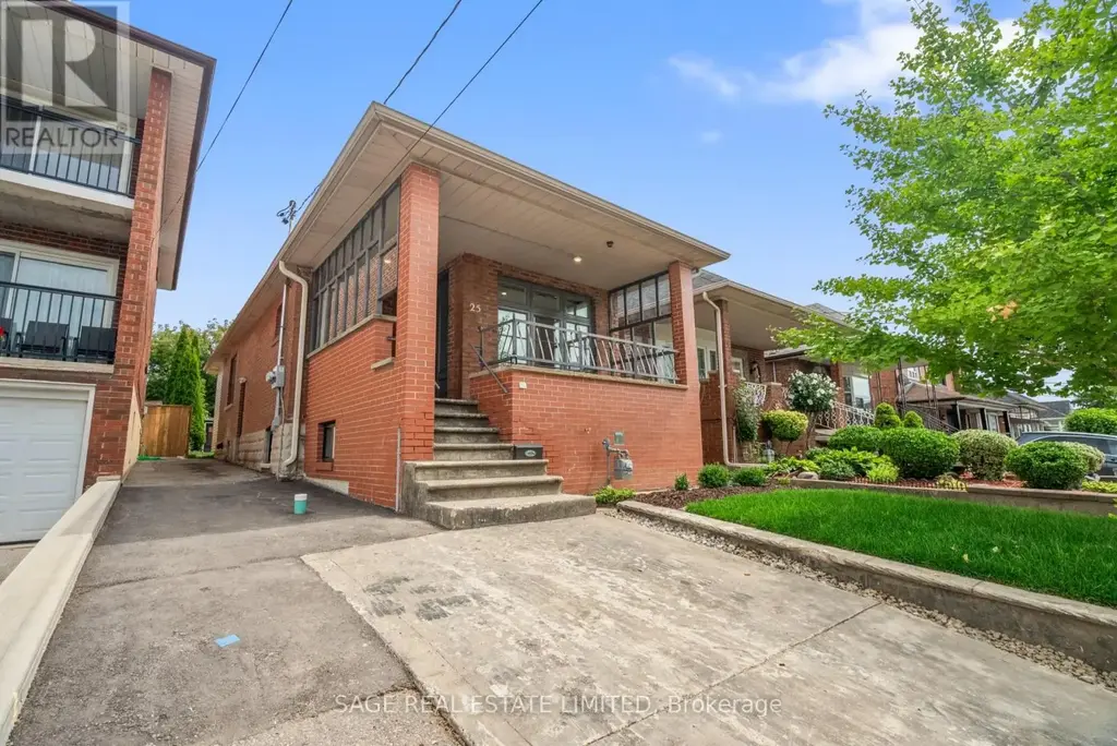 25 Chamberlain Avenue, Toronto (Briar Hill-Belgravia)