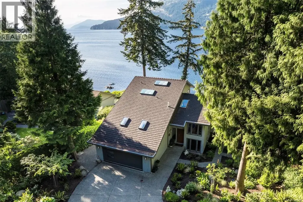 958 Lands End Rd, North Saanich