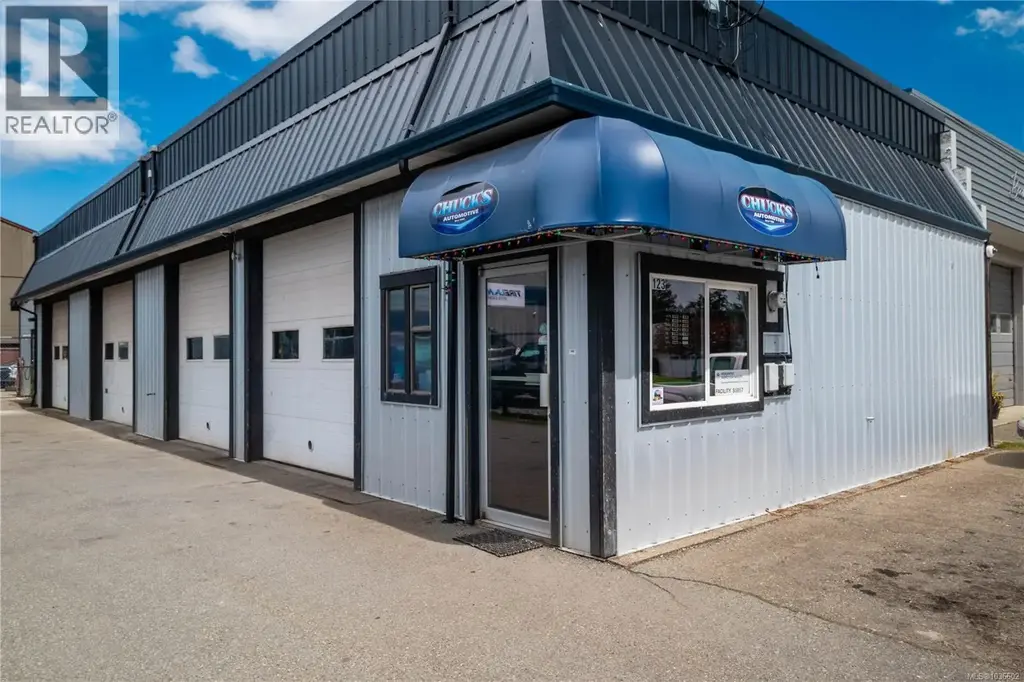 123 Fourth Ave E, Qualicum Beach