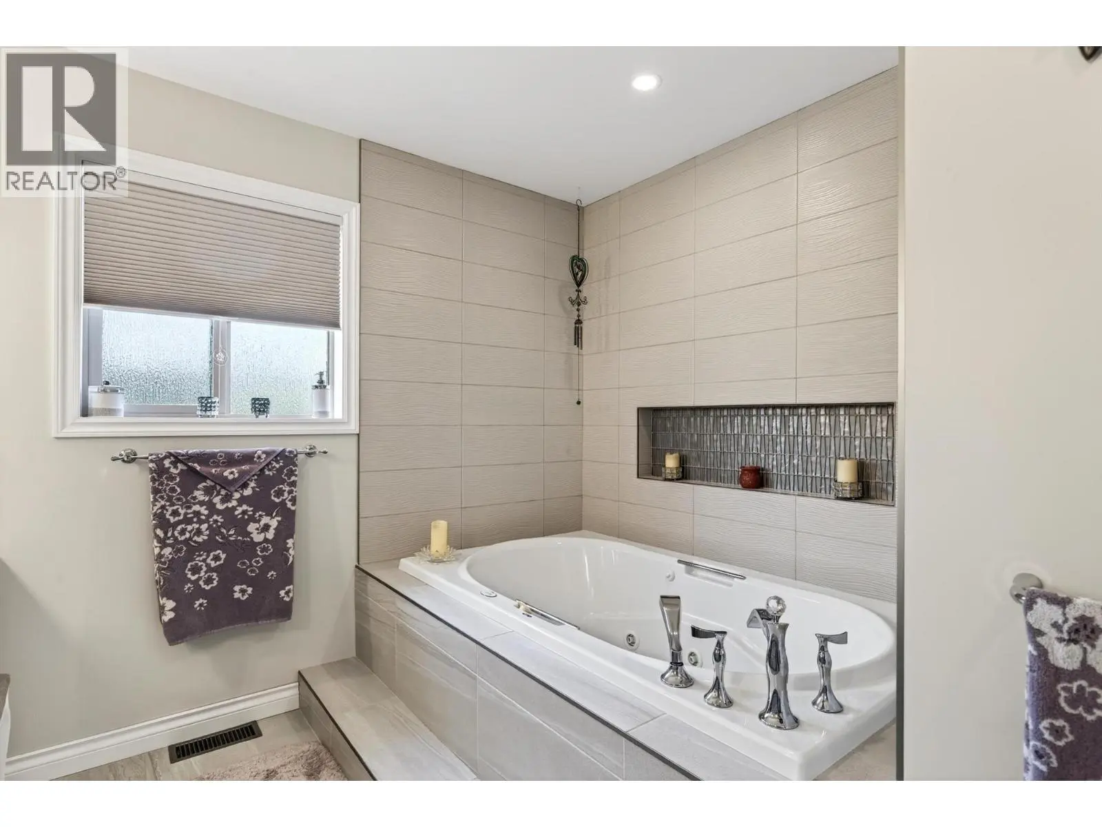 1544 Woodridge Road. Kelowna, British Columbia