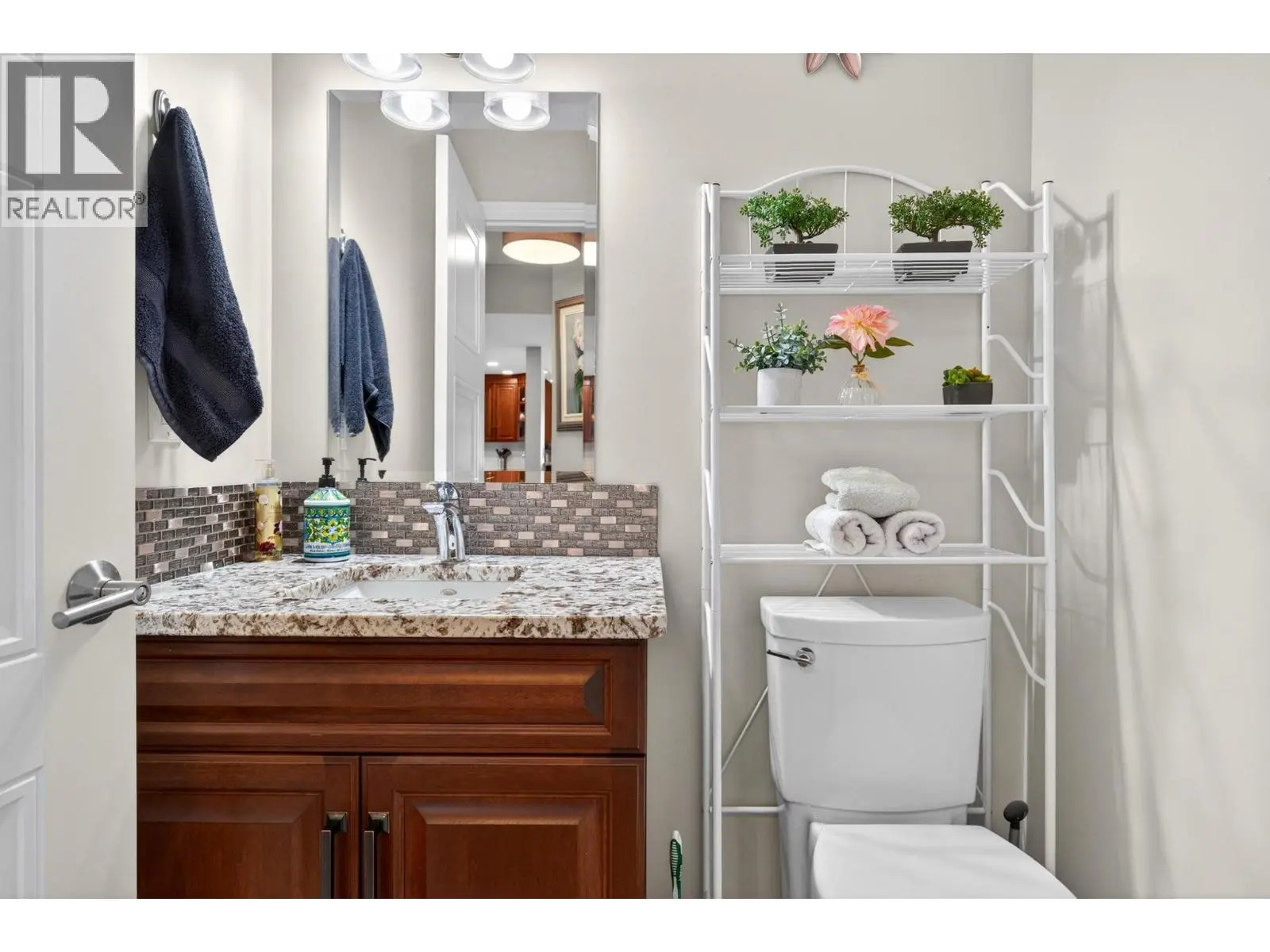 1544 Woodridge Road. Kelowna, British Columbia