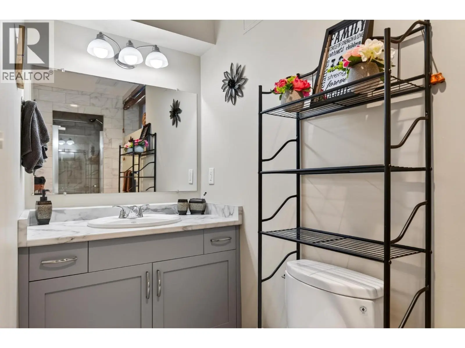 1544 Woodridge Road. Kelowna, British Columbia