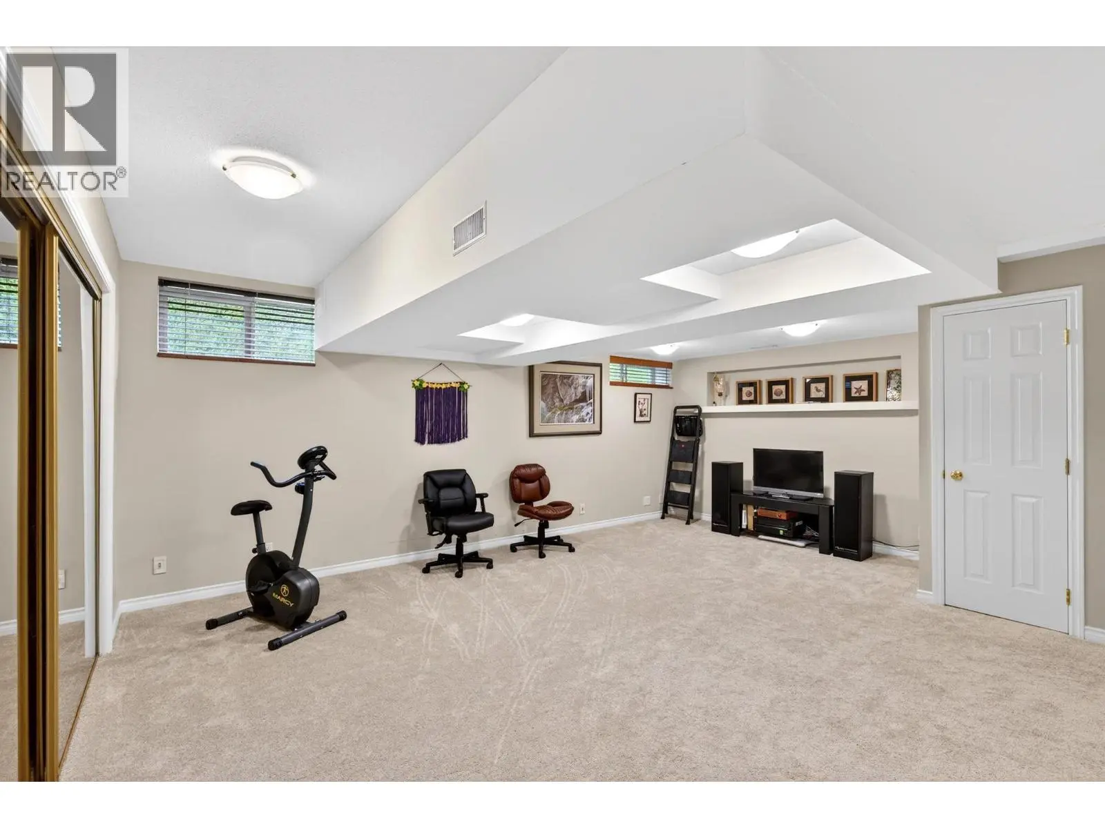 1544 Woodridge Road. Kelowna, British Columbia