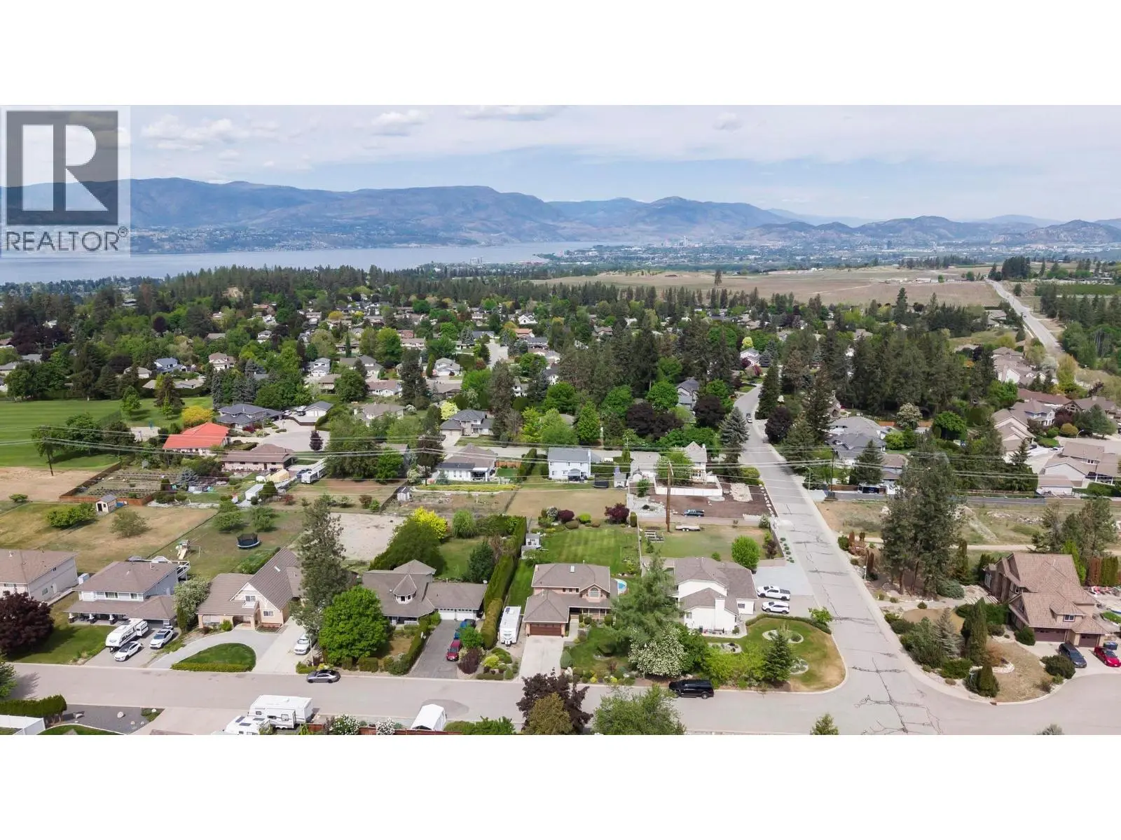 1544 Woodridge Road. Kelowna, British Columbia