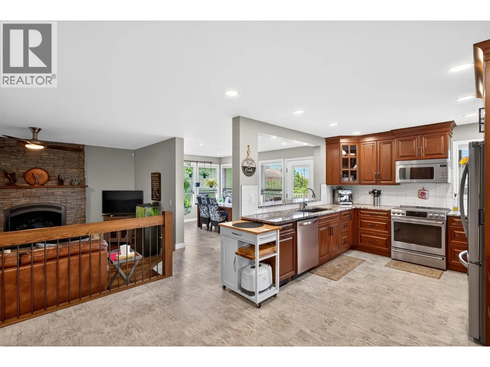 1544 Woodridge Road. Kelowna, British Columbia