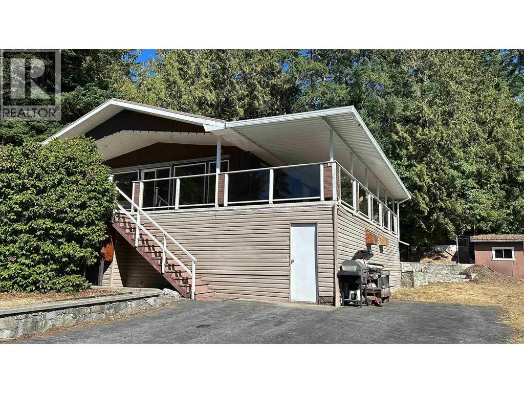 5092 Johnstone Road, Madeira Park