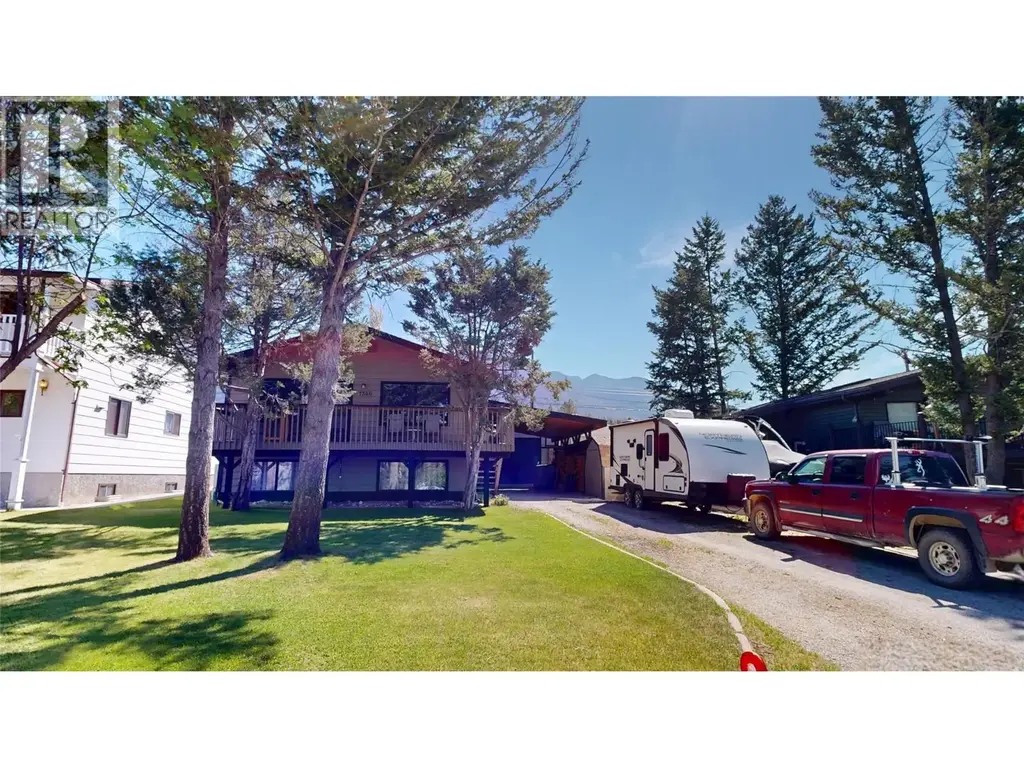 7536 Jackson Avenue, Radium Hot Springs