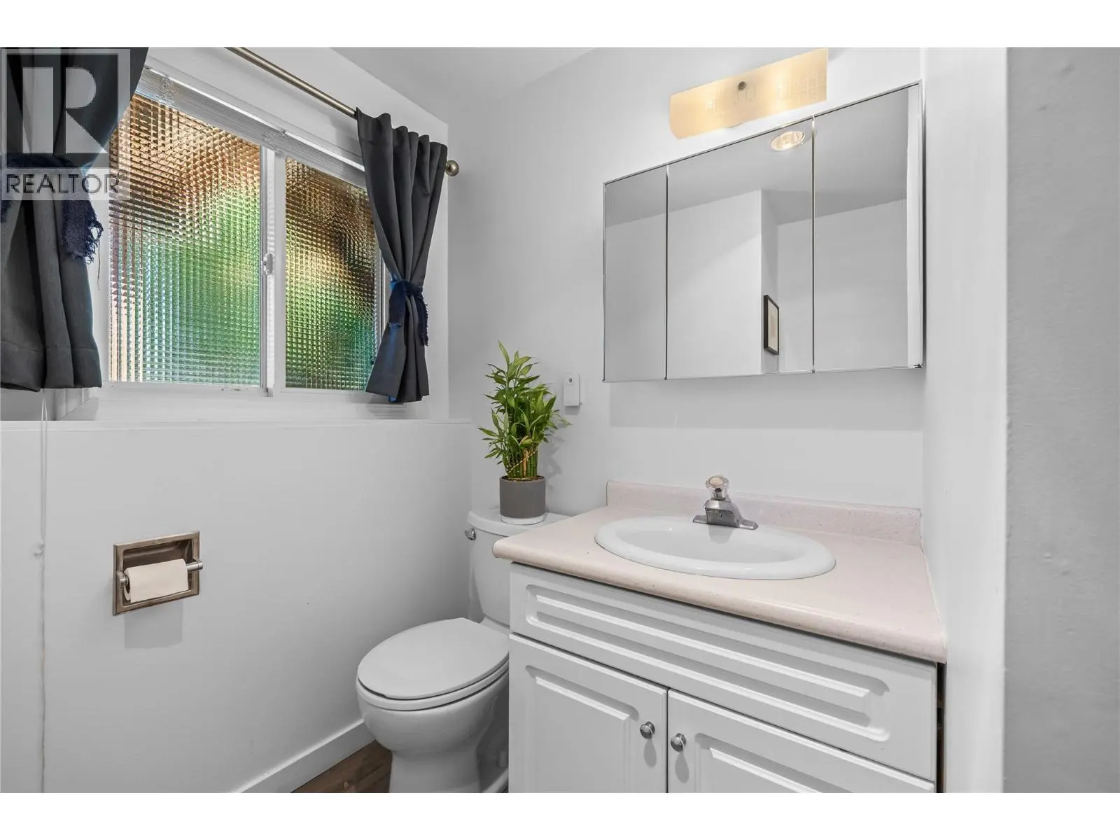 992 Grenfell Court. Kelowna, British Columbia