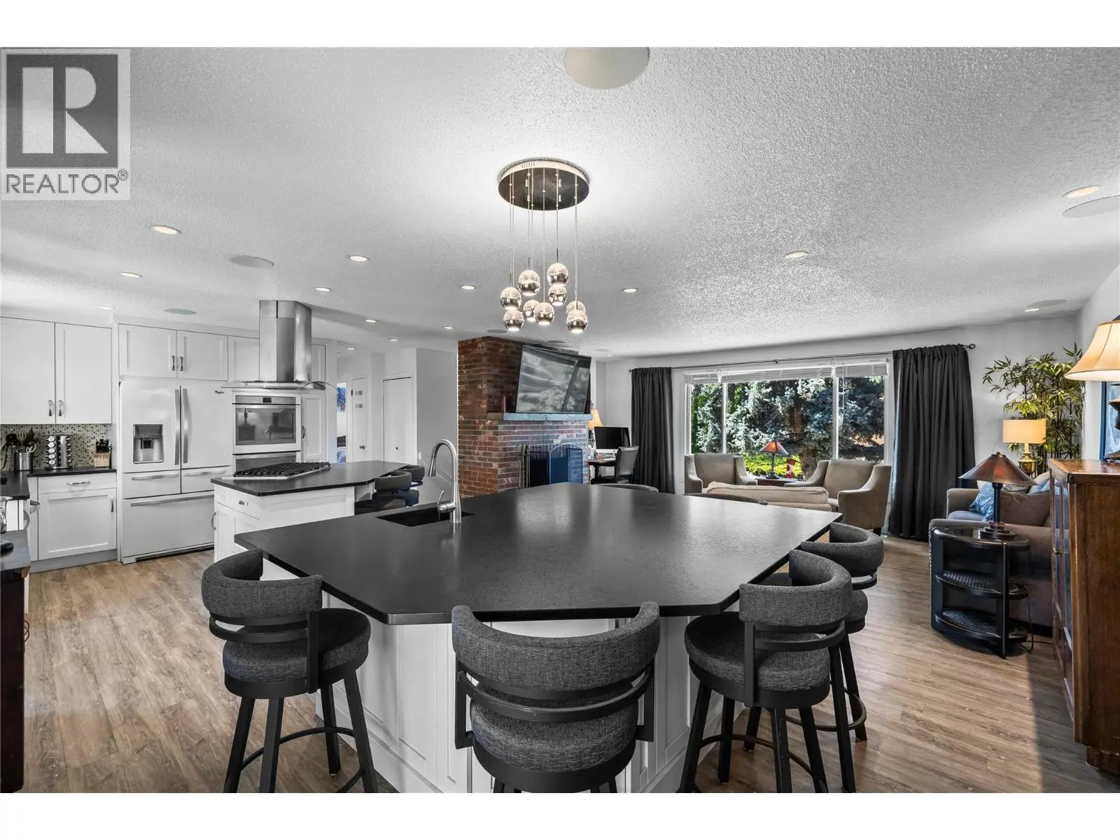 992 Grenfell Court. Kelowna, British Columbia