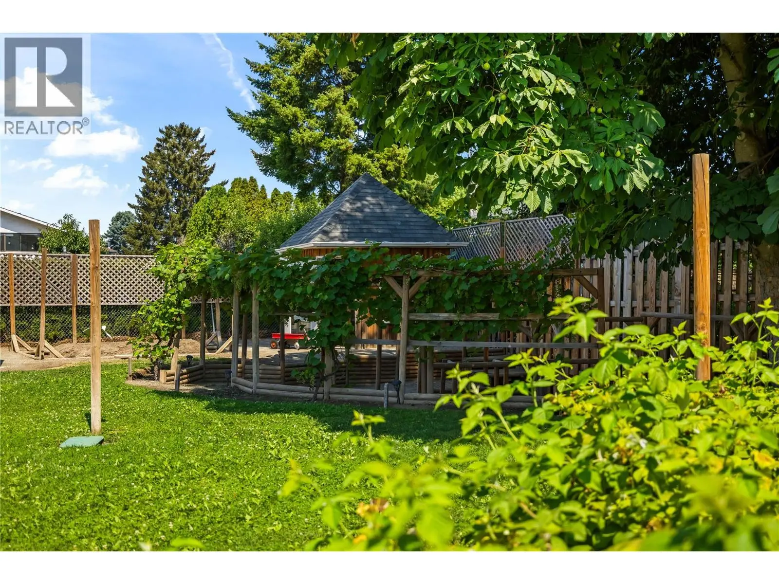 992 Grenfell Court. Kelowna, British Columbia