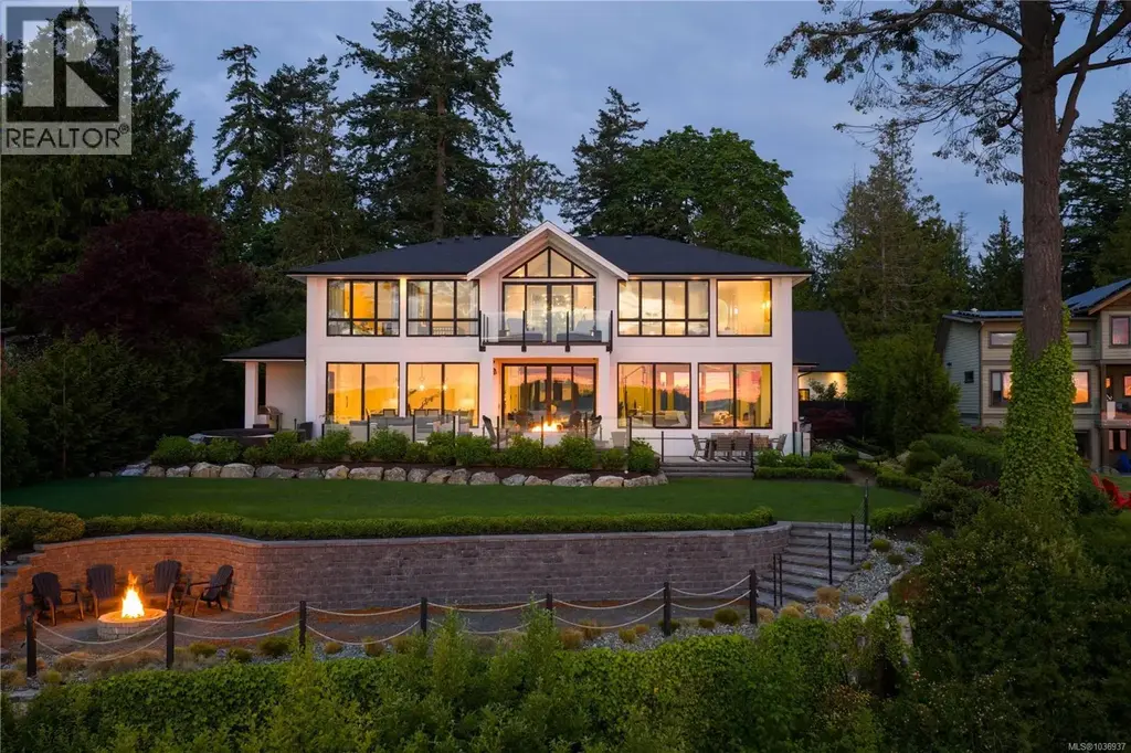 8425 Lochside Dr, Central Saanich