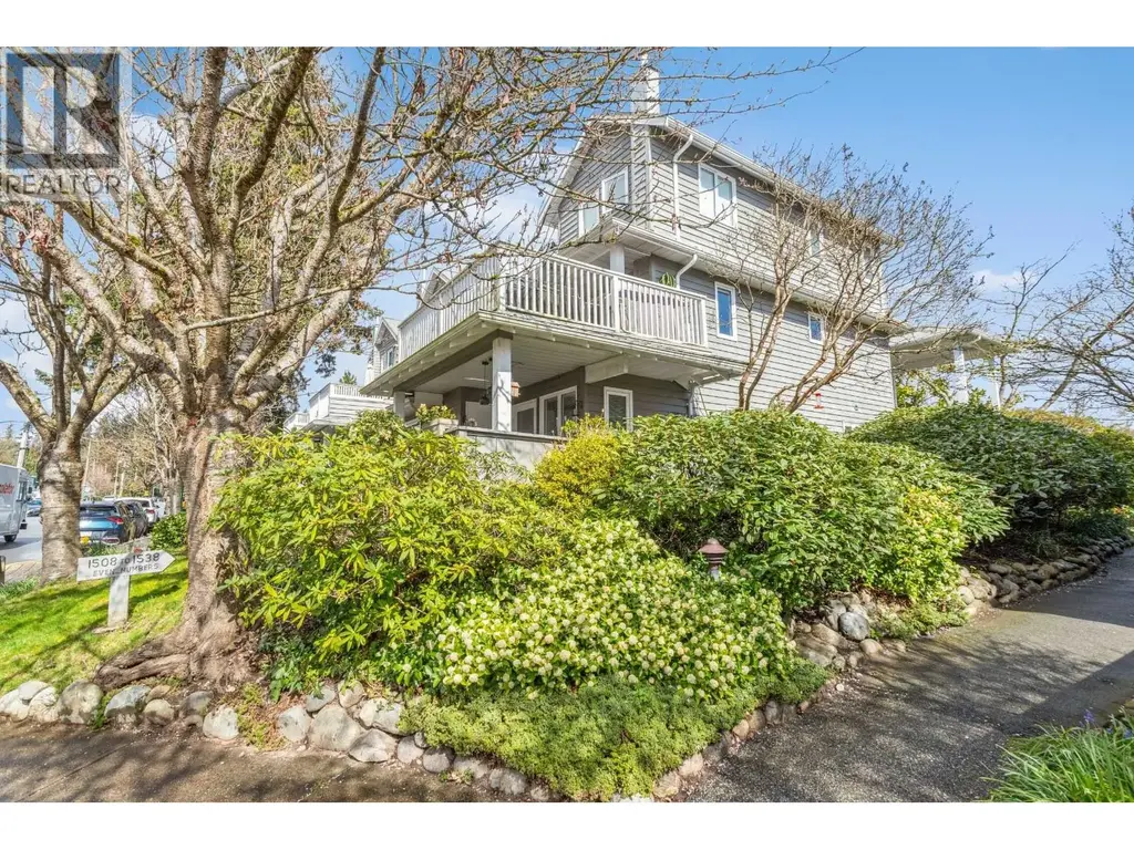 205 1518 Bowser Avenue, North Vancouver