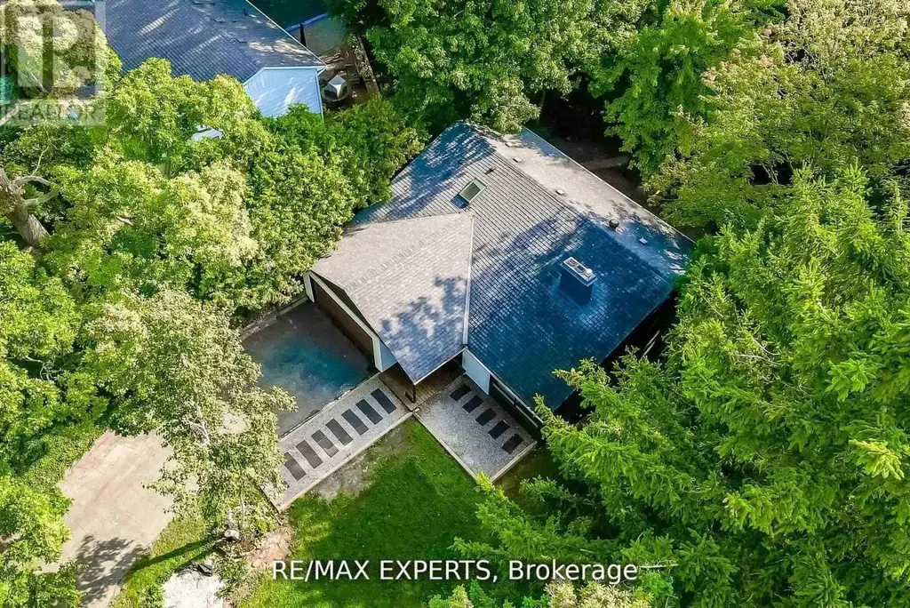 1135 Greenoaks Drive, Mississauga (Lorne Park)