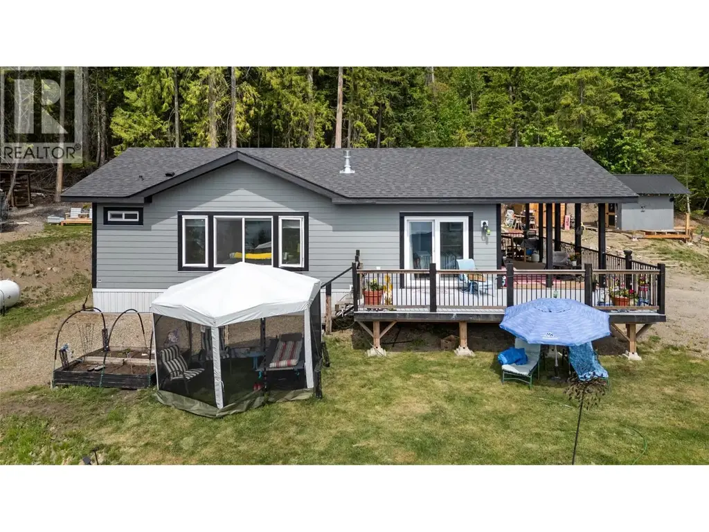 7551 Klondike Trail, Anglemont
